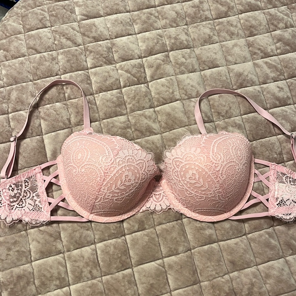 Hollister (Gilly hicks) push-up bra